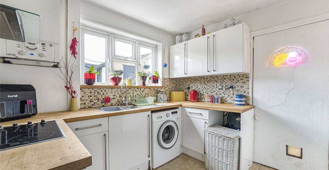 3 bedroom house for sale in Swanscombe | Robinson Jackson
