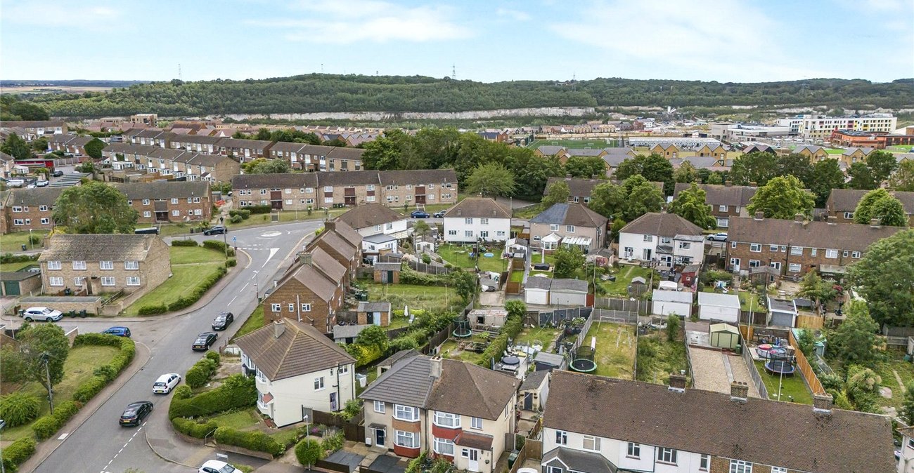 3 bedroom house for sale in Swanscombe | Robinson Jackson