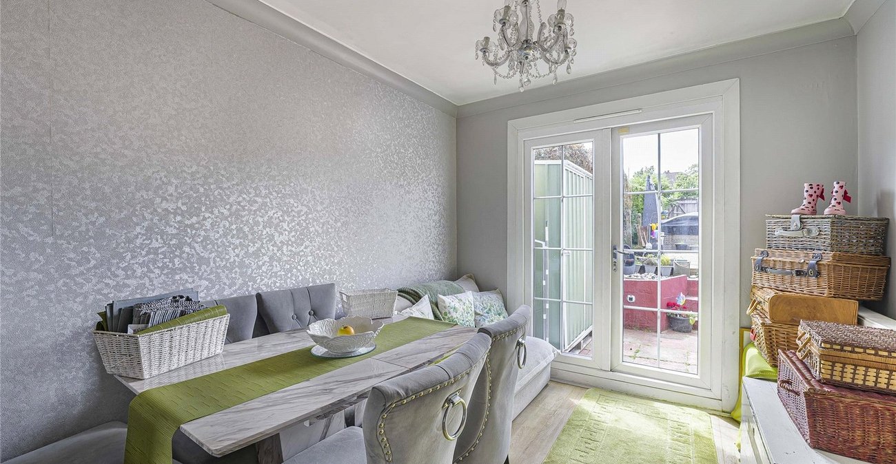 3 bedroom house for sale in Swanscombe | Robinson Jackson