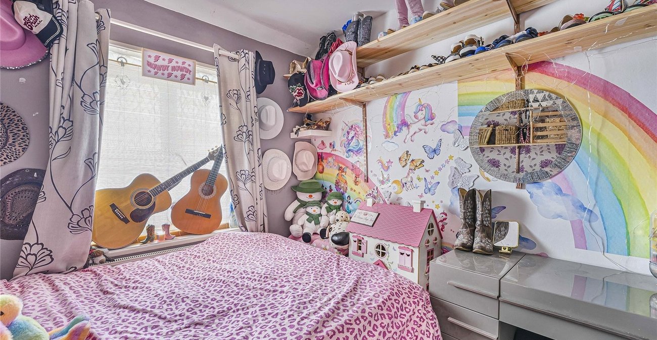 3 bedroom house for sale in Swanscombe | Robinson Jackson