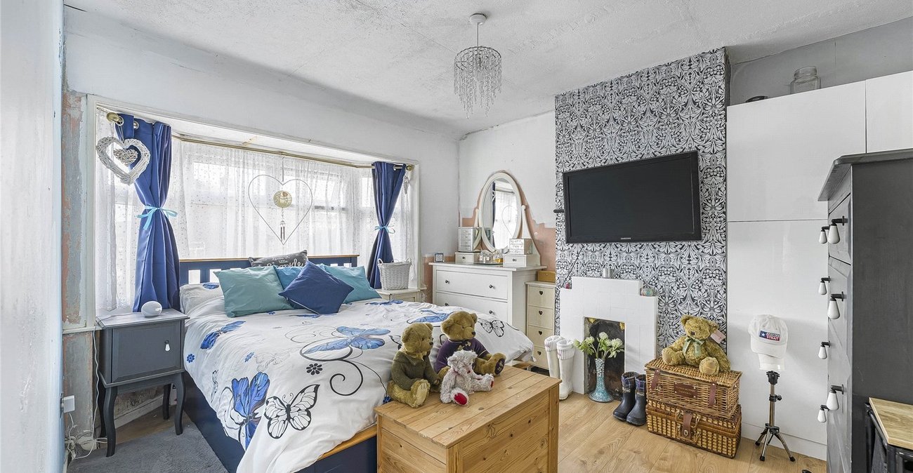 3 bedroom house for sale in Swanscombe | Robinson Jackson