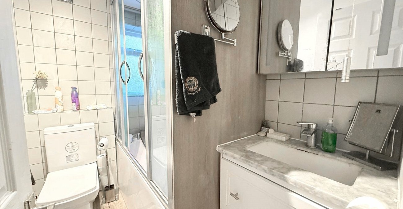 2 bedroom property for sale in London | Robinson Jackson