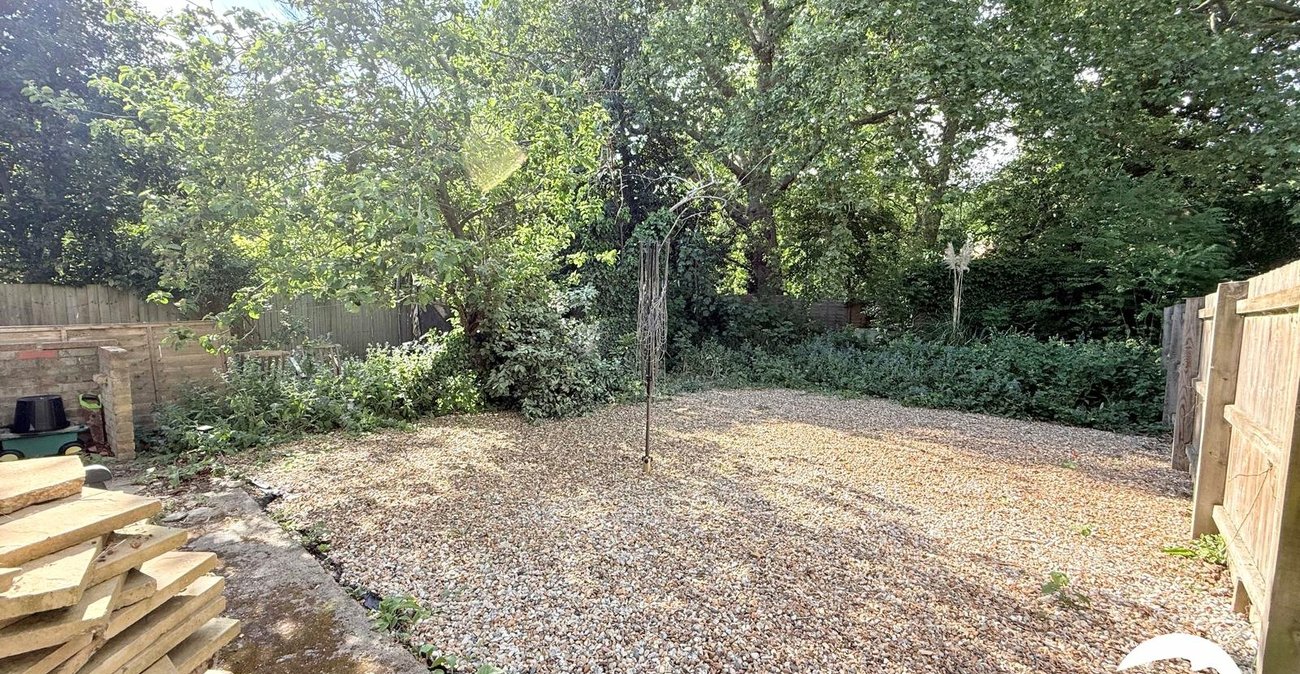 2 bedroom property for sale in London | Robinson Jackson