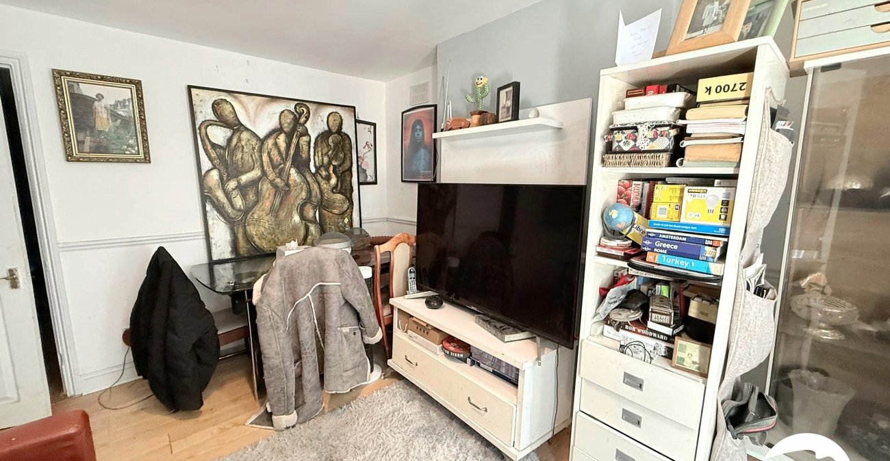 2 bedroom property for sale in London | Robinson Jackson