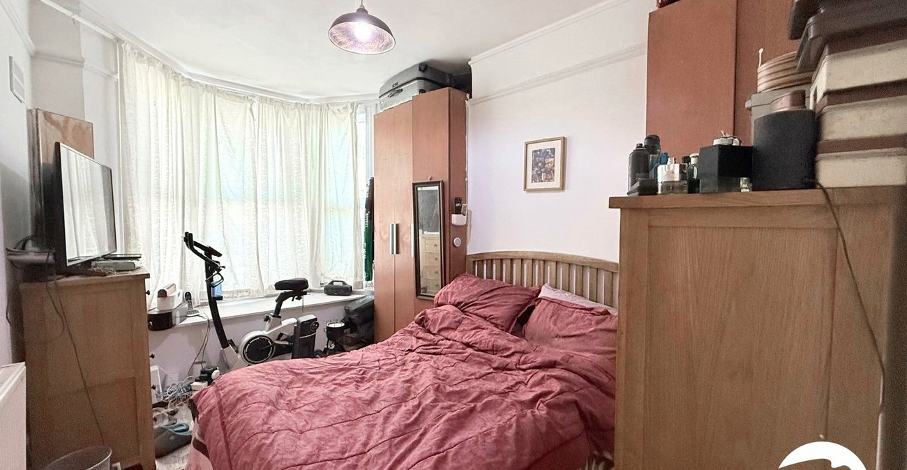 2 bedroom property for sale in London | Robinson Jackson