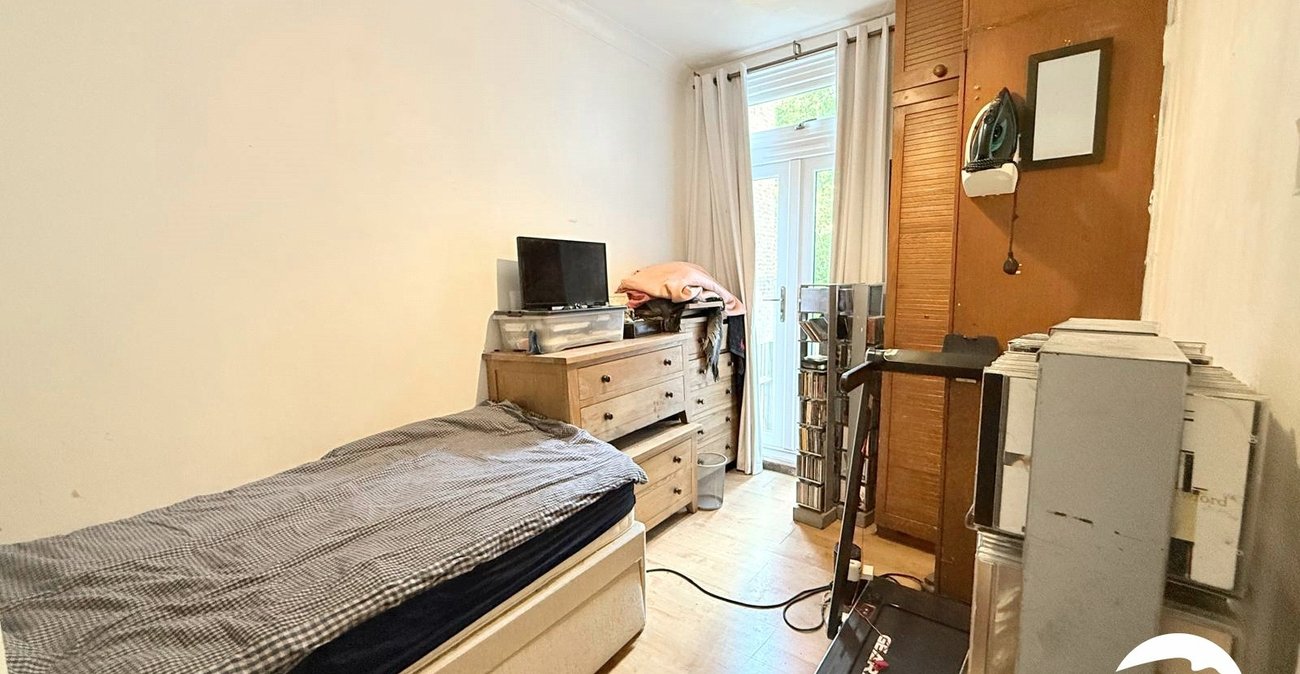 2 bedroom property for sale in London | Robinson Jackson