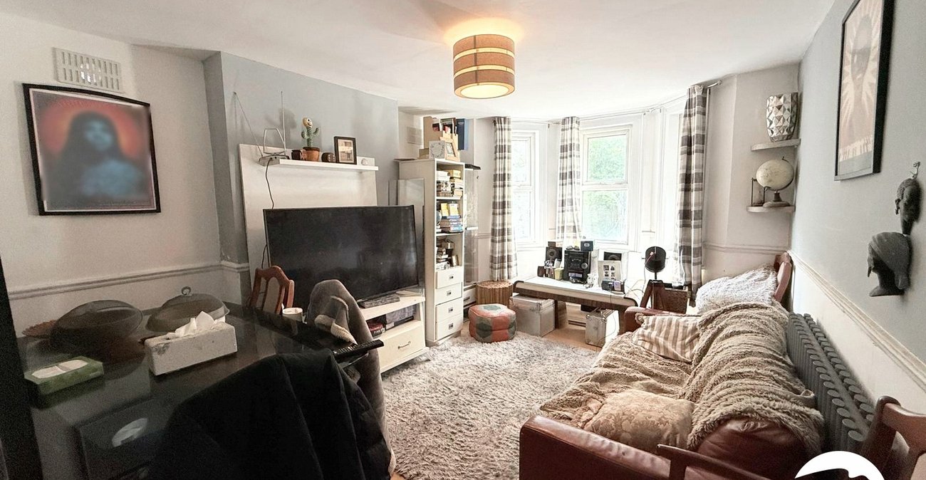 2 bedroom property for sale in London | Robinson Jackson