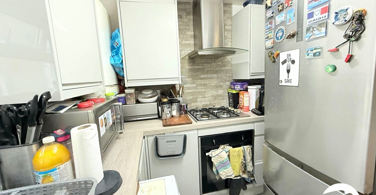 2 bedroom property for sale in London | Robinson Jackson