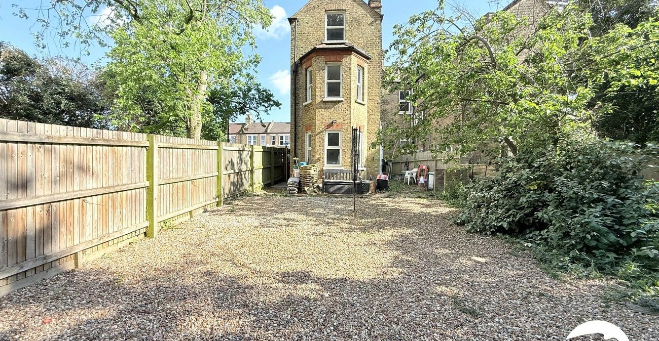 2 bedroom property for sale in London | Robinson Jackson
