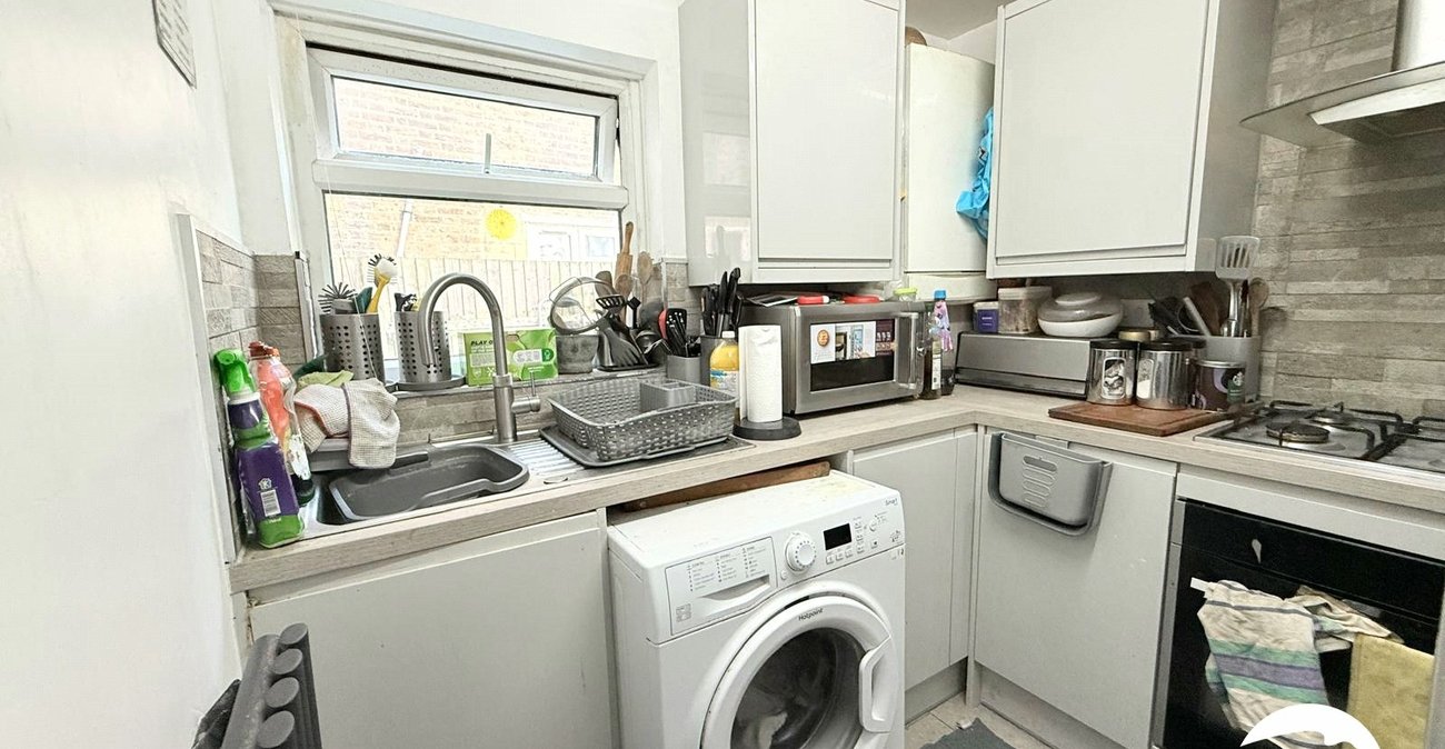 2 bedroom property for sale in London | Robinson Jackson