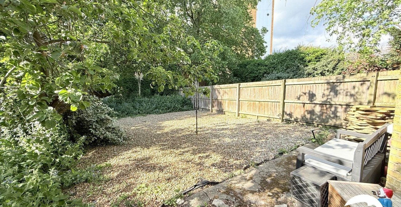 2 bedroom property for sale in London | Robinson Jackson