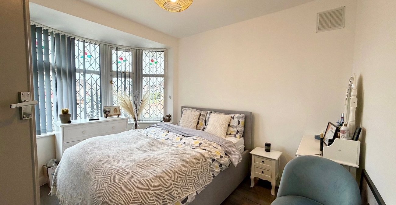 3 bedroom bungalow for sale in Bexley | Robinson Jackson