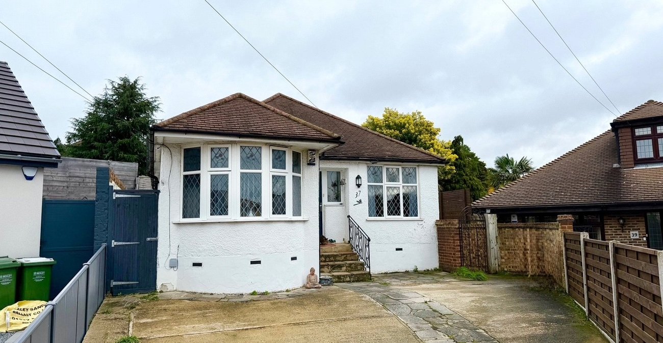 3 bedroom bungalow for sale in Bexley | Robinson Jackson