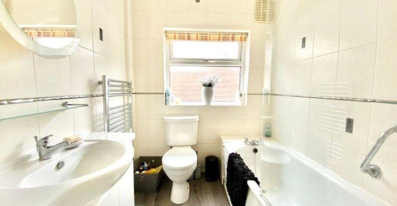 3 bedroom bungalow for sale in Bexley | Robinson Jackson