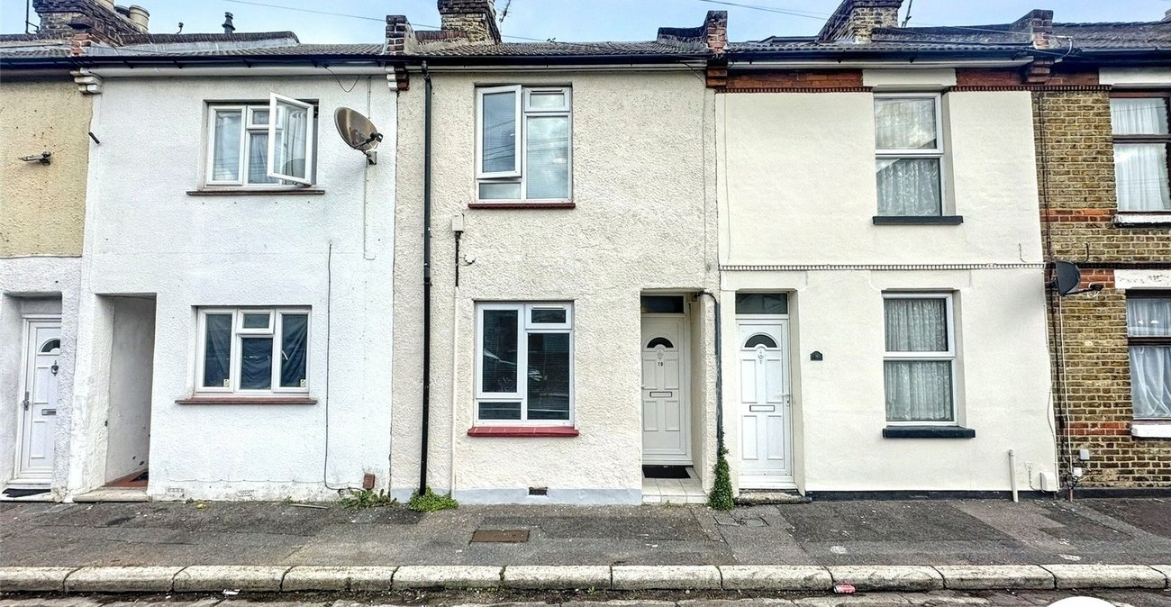 2 bedroom house for sale in Chatham | Robinson Michael & Jackson