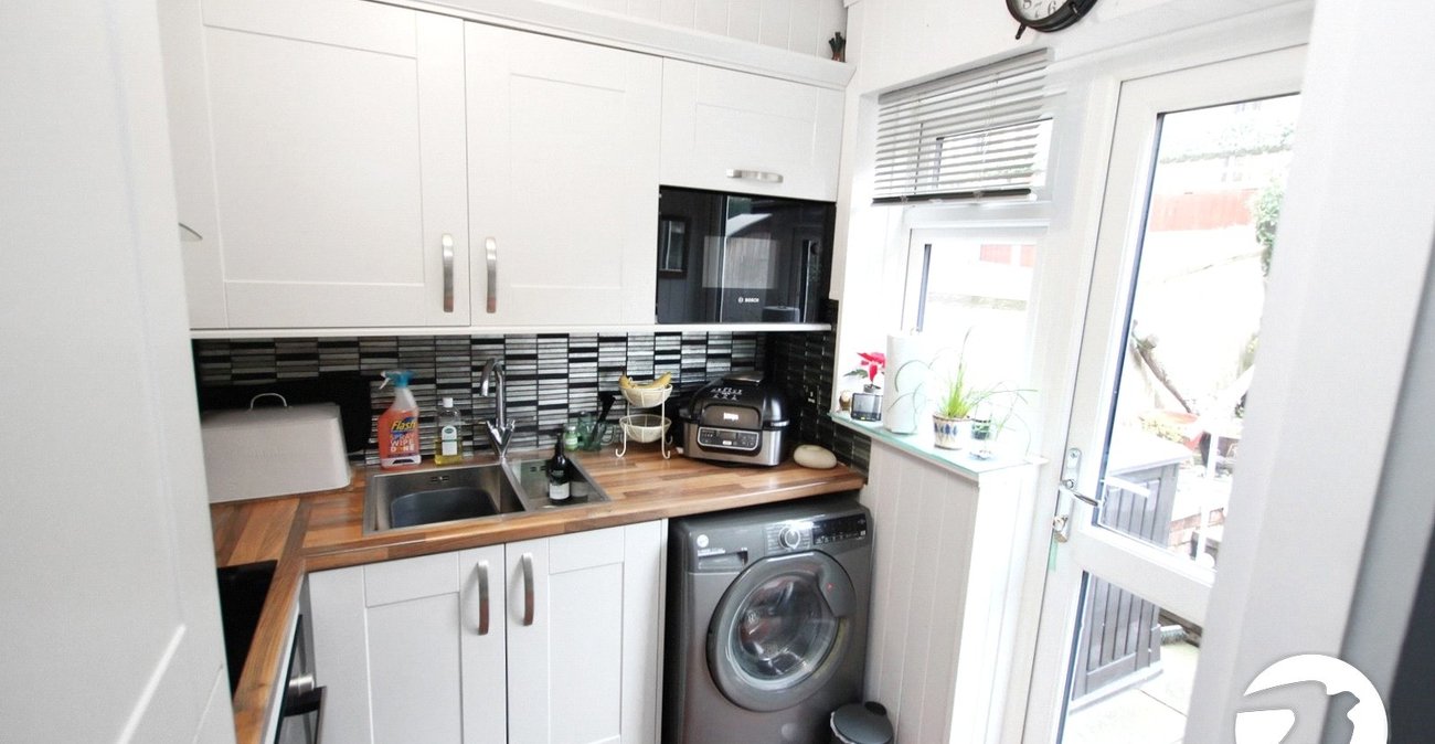 1 bedroom house for sale in London | Robinson Jackson