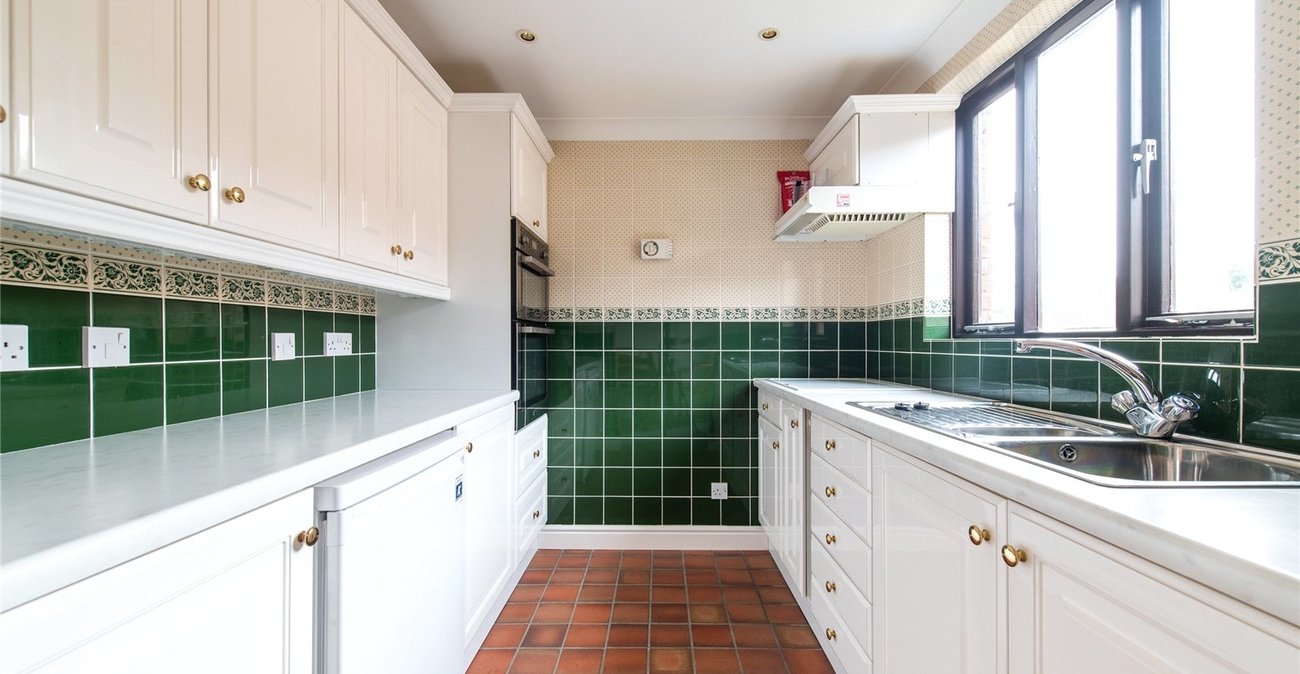 3 bedroom property for sale in Lower Upnor | Robinson Michael & Jackson