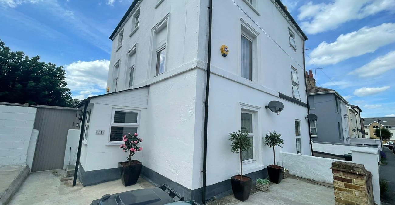 4 bedroom house for sale in Gravesend | Robinson Michael & Jackson