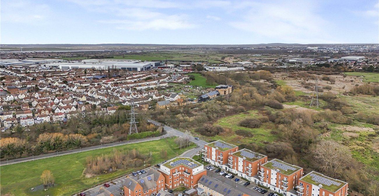 2 bedroom property for sale in Crayford | Robinson Jackson