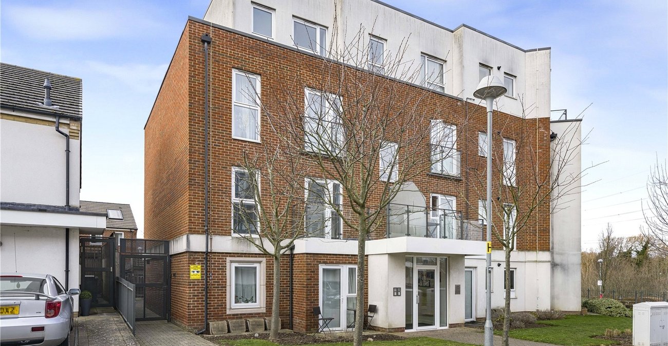 2 bedroom property for sale in Crayford | Robinson Jackson