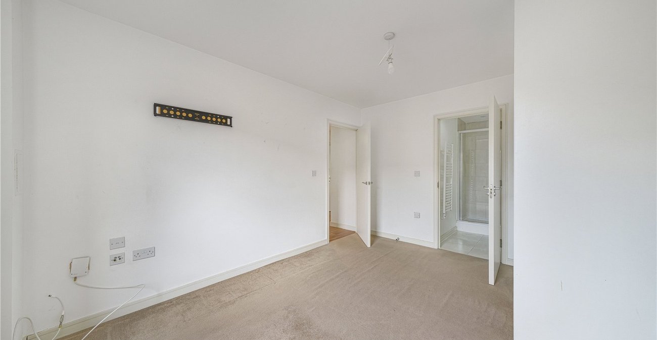 2 bedroom property for sale in Crayford | Robinson Jackson