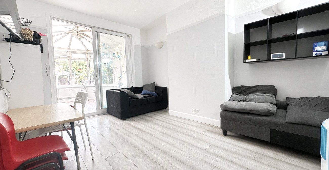 3 bedroom house for sale in London | Robinson Jackson
