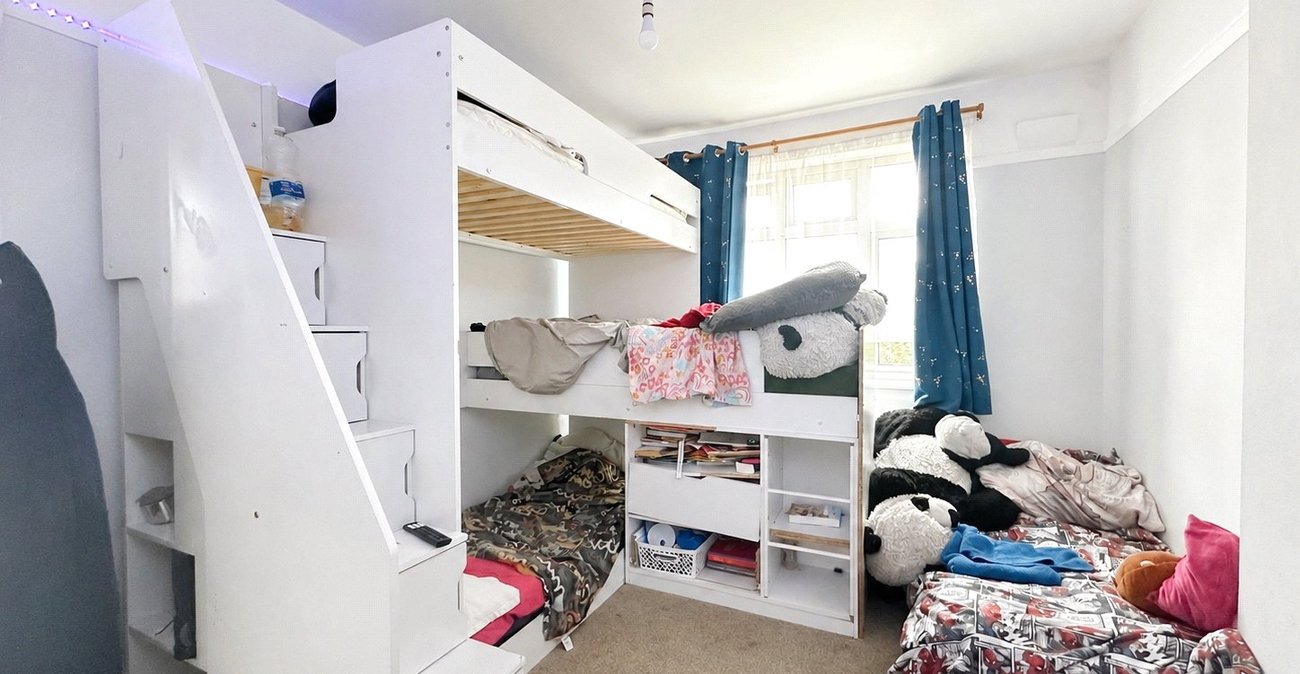 3 bedroom house for sale in London | Robinson Jackson