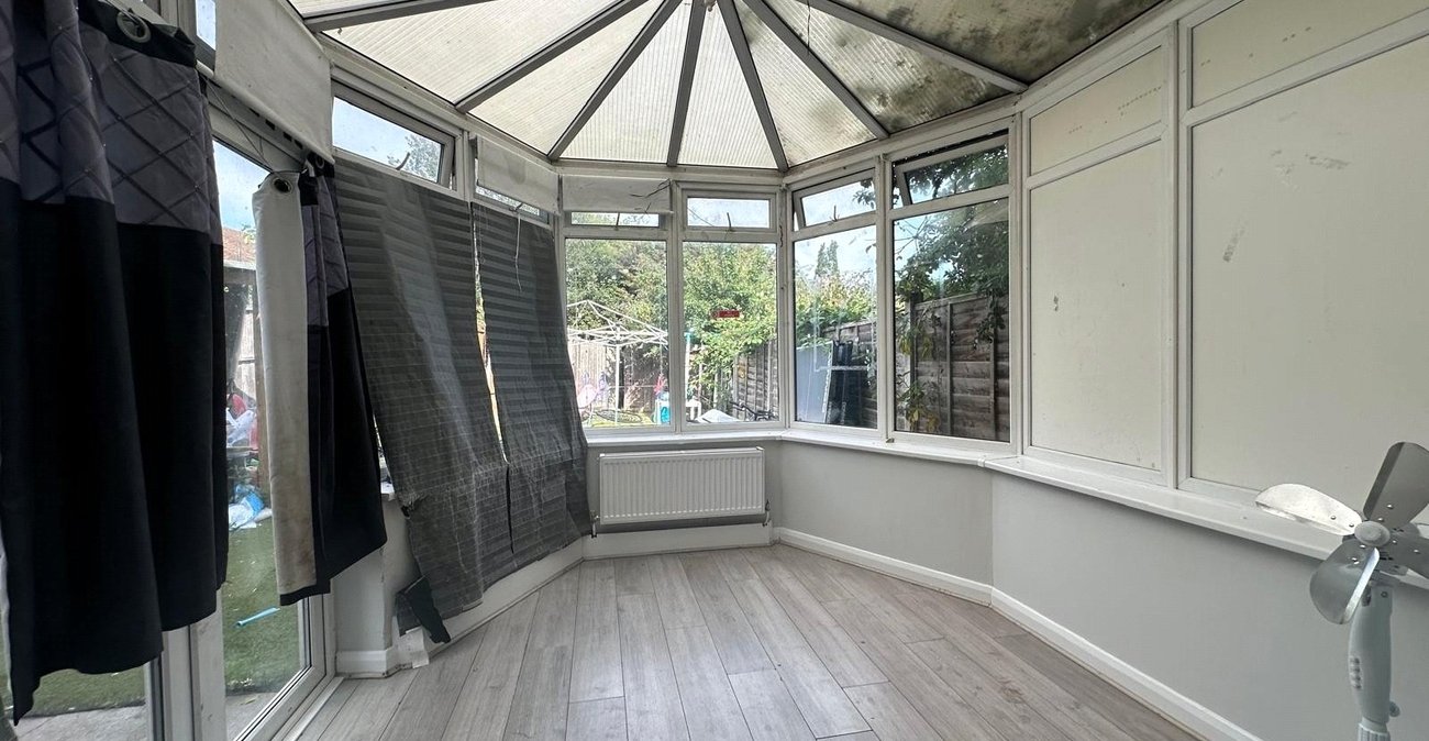 3 bedroom house for sale in London | Robinson Jackson