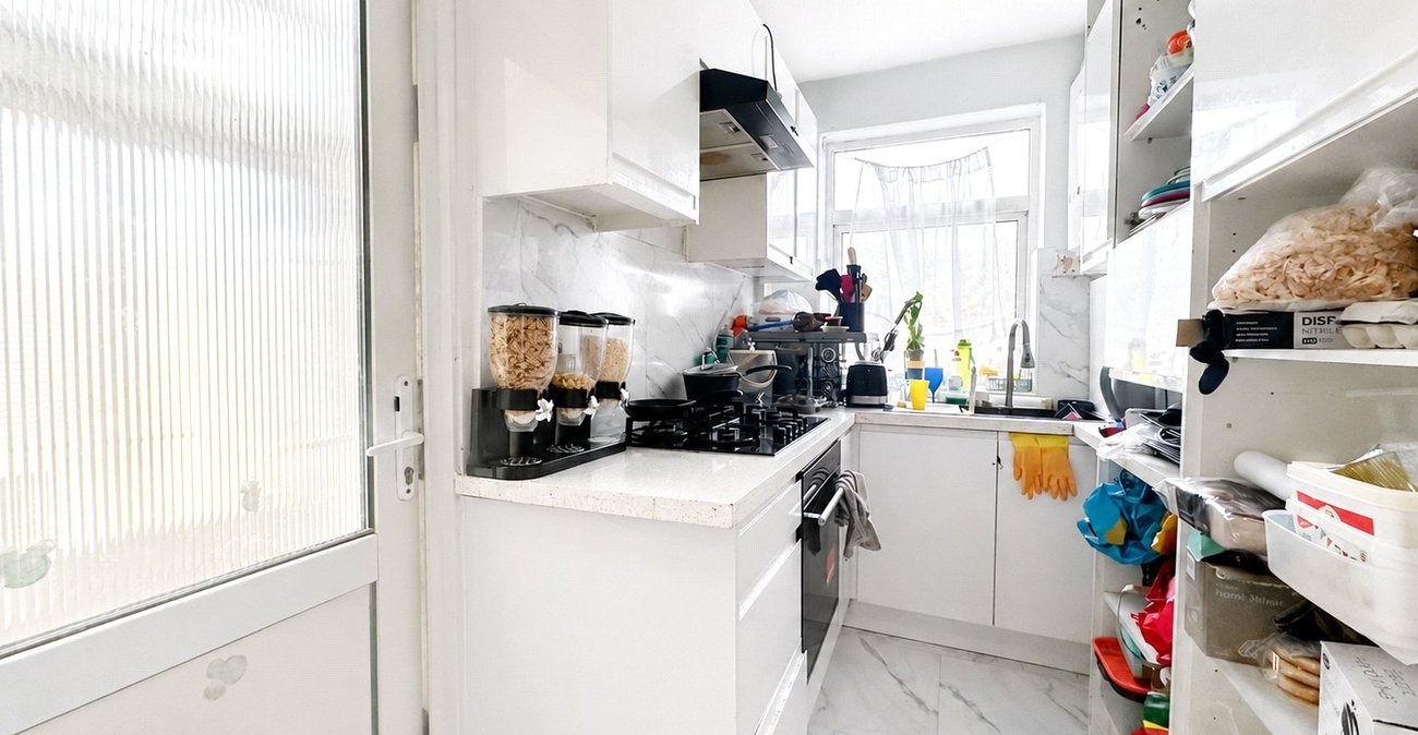 3 bedroom house for sale in London | Robinson Jackson