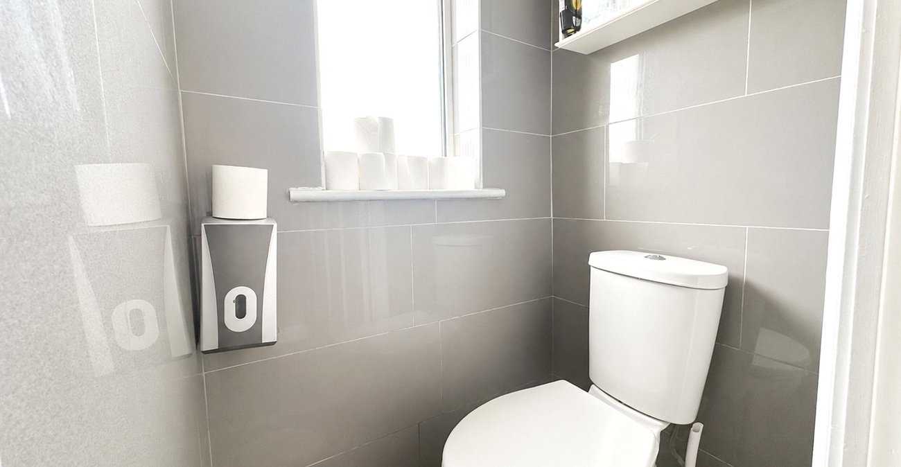 3 bedroom house for sale in London | Robinson Jackson