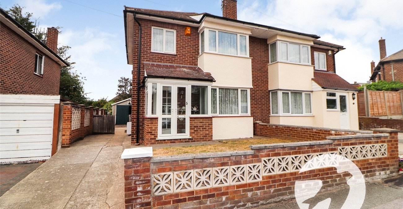3 bedroom house for sale in Erith | Robinson Jackson