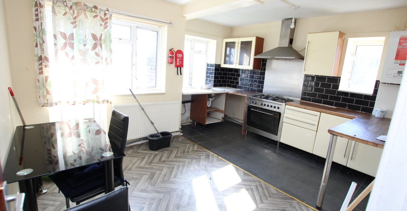 2 bedroom property for sale in London | Robinson Jackson