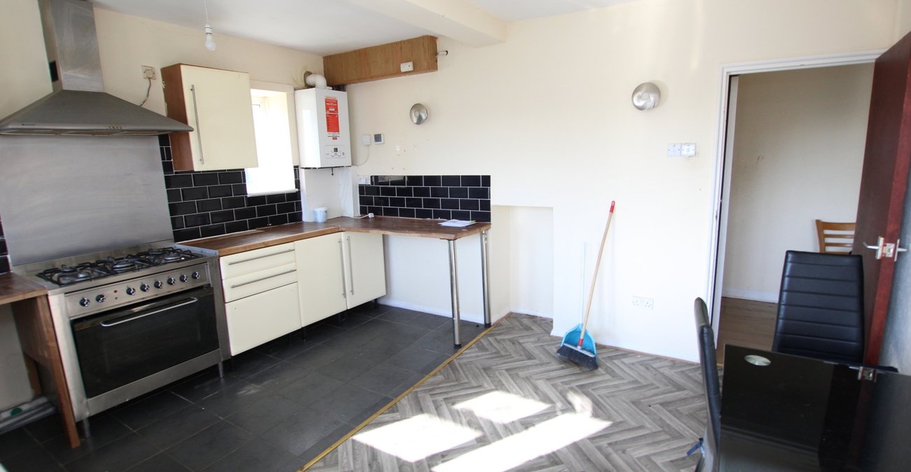 2 bedroom property for sale in London | Robinson Jackson