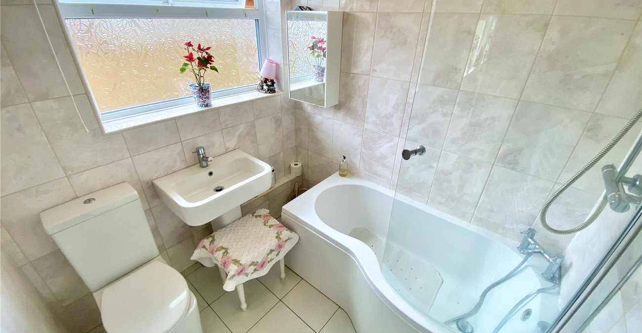 2 bedroom bungalow for sale in Sidcup | Robinson Jackson
