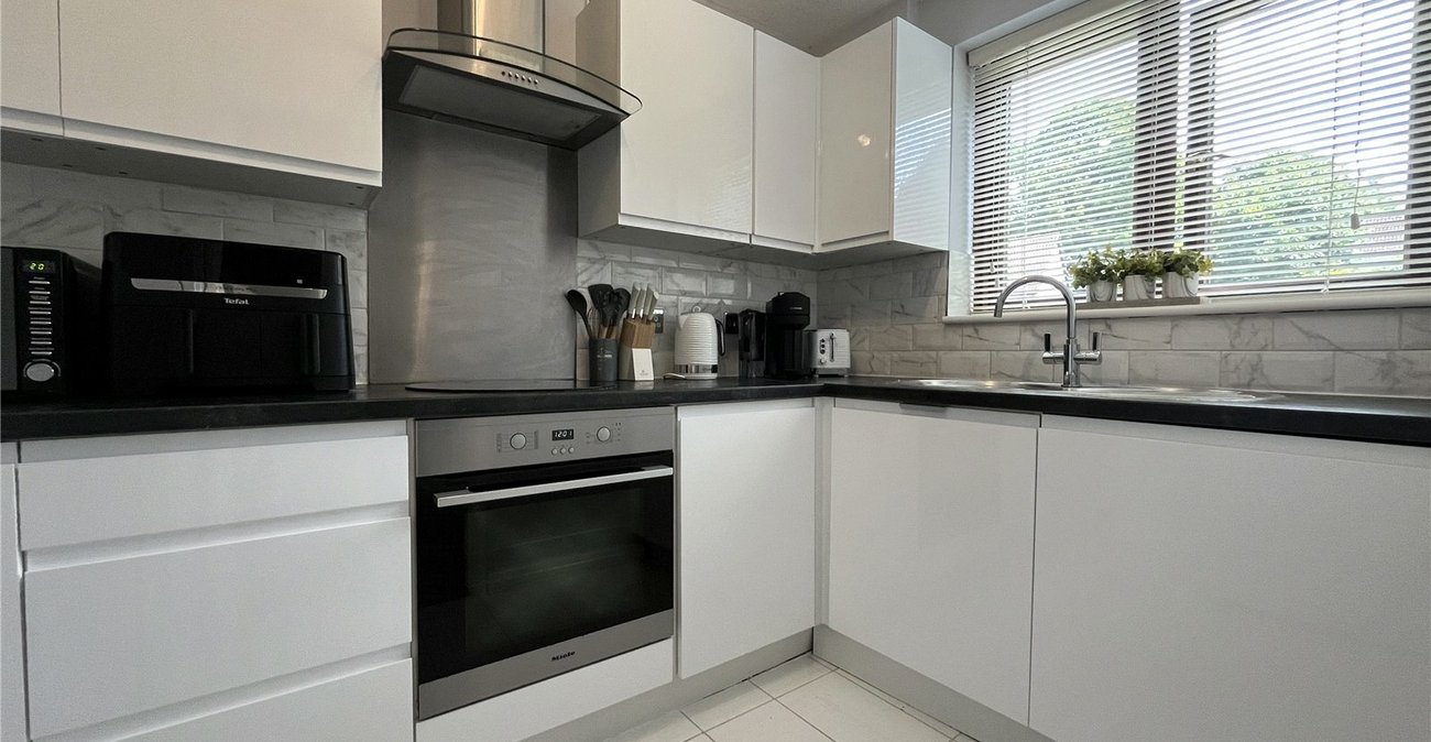 2 bedroom house for sale in Walderslade | Robinson Michael & Jackson