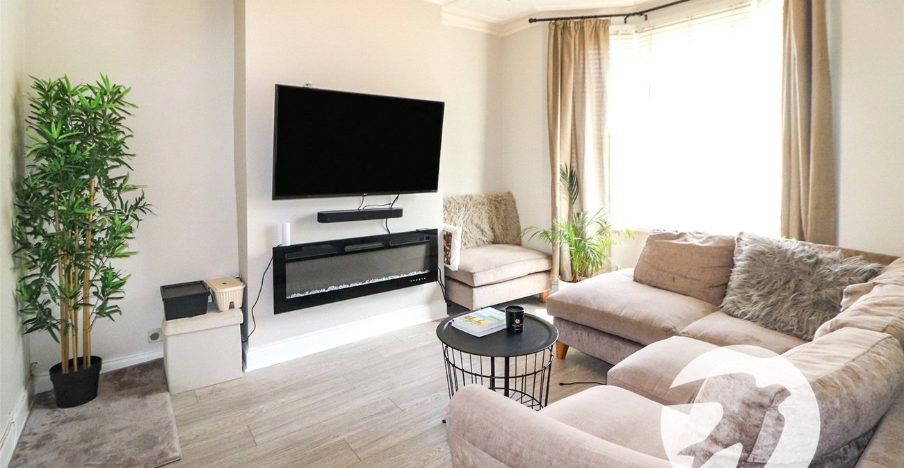 3 bedroom house for sale in Erith | Robinson Jackson