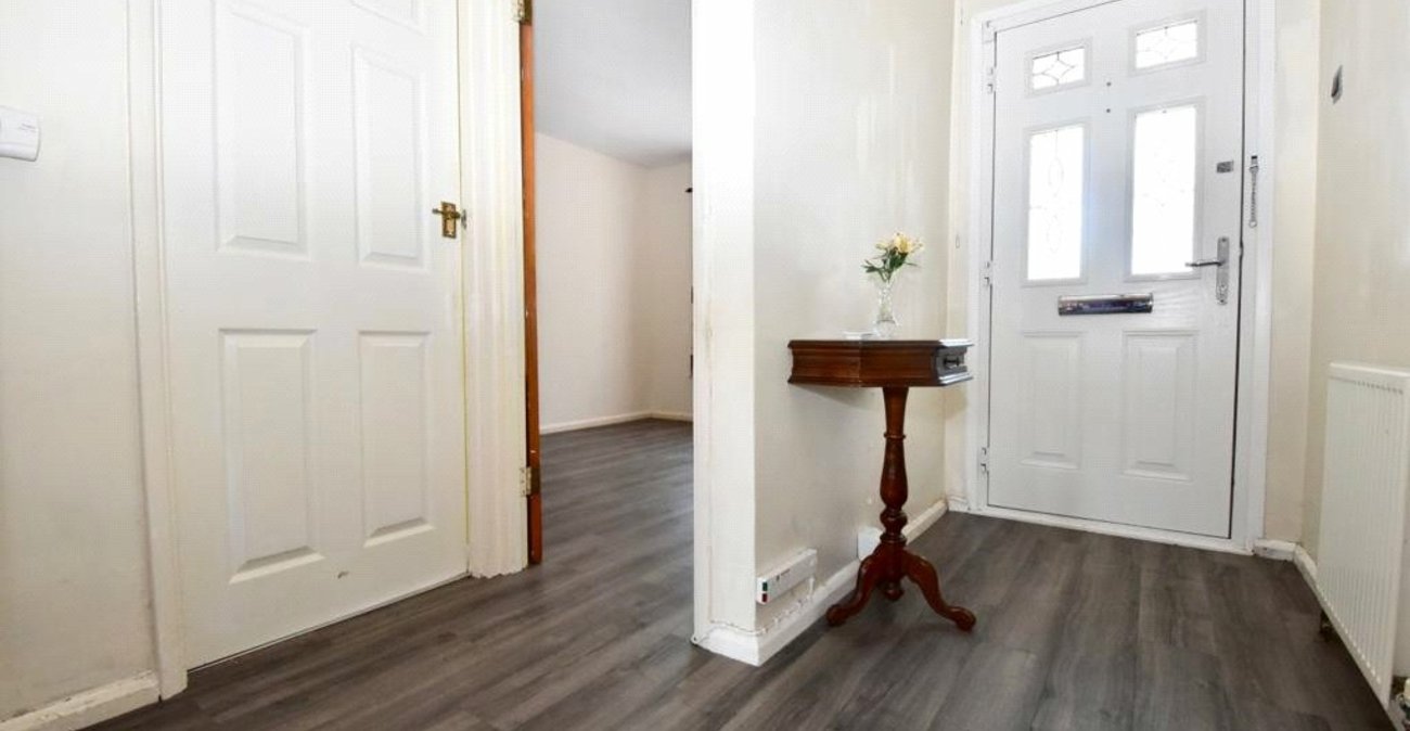 2 bedroom bungalow for sale in Dartford | Robinson Jackson