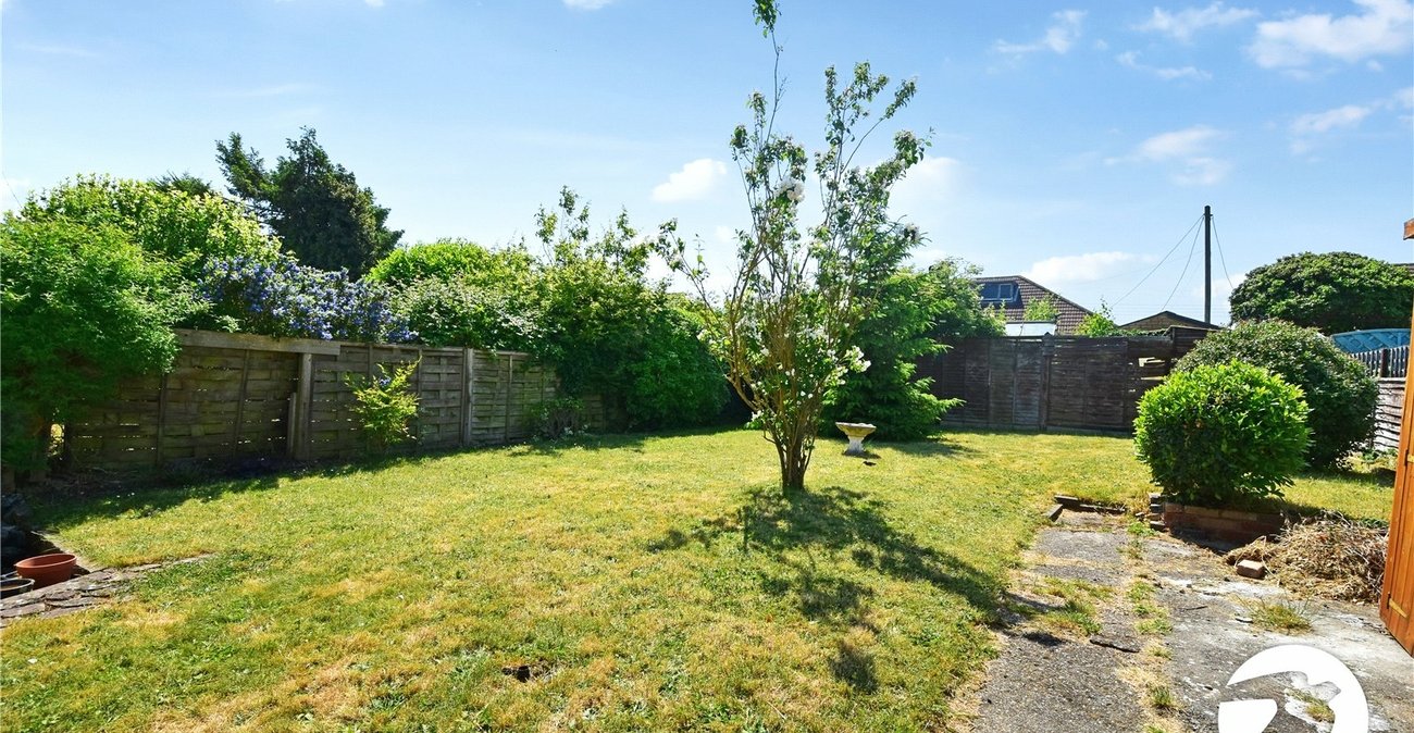 2 bedroom bungalow for sale in Dartford | Robinson Jackson