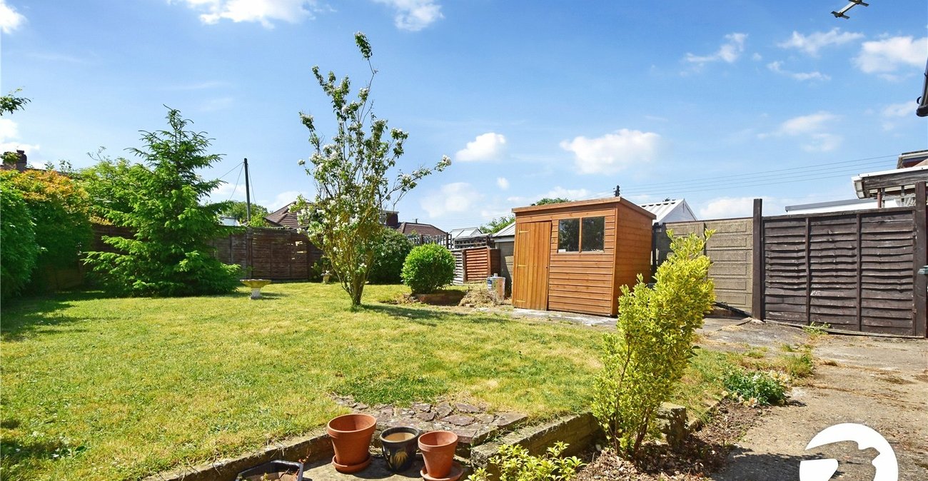 2 bedroom bungalow for sale in Dartford | Robinson Jackson