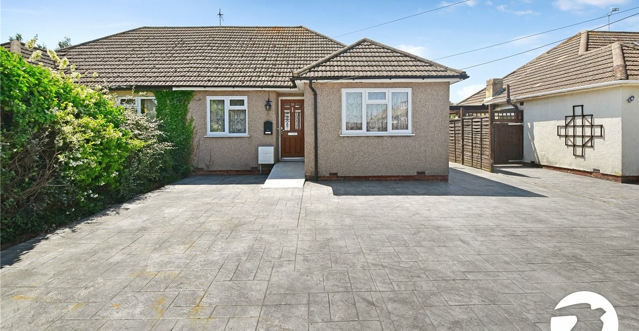 2 bedroom bungalow for sale in Dartford | Robinson Jackson