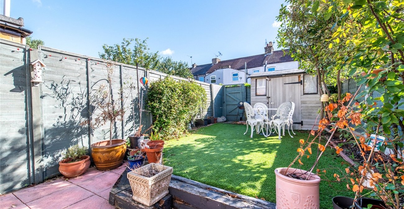 2 bedroom house for sale in Gravesend | Robinson Michael & Jackson