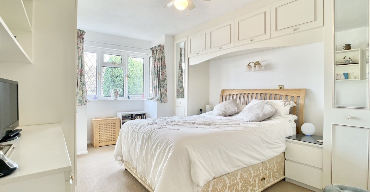 3 bedroom bungalow for sale in Hawley | Robinson Jackson