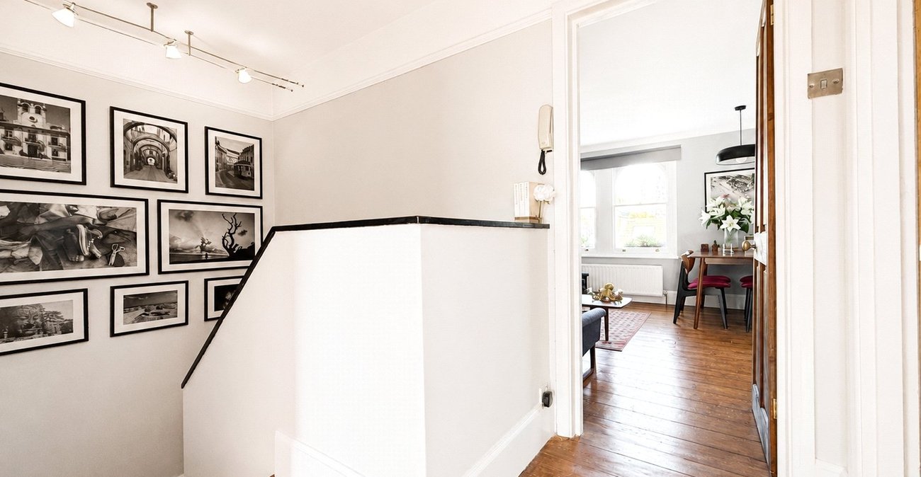 2 bedroom property for sale in London | Robinson Jackson