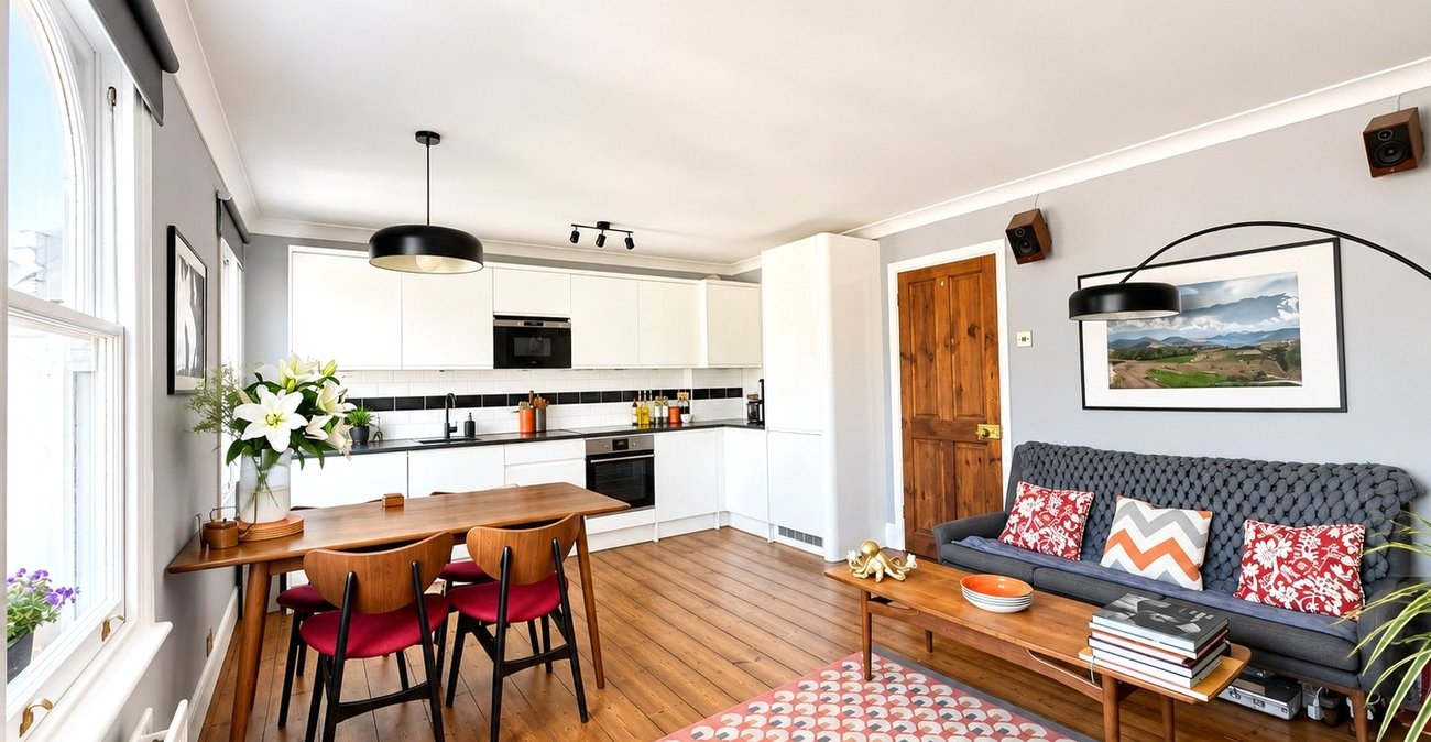 2 bedroom property for sale in London | Robinson Jackson