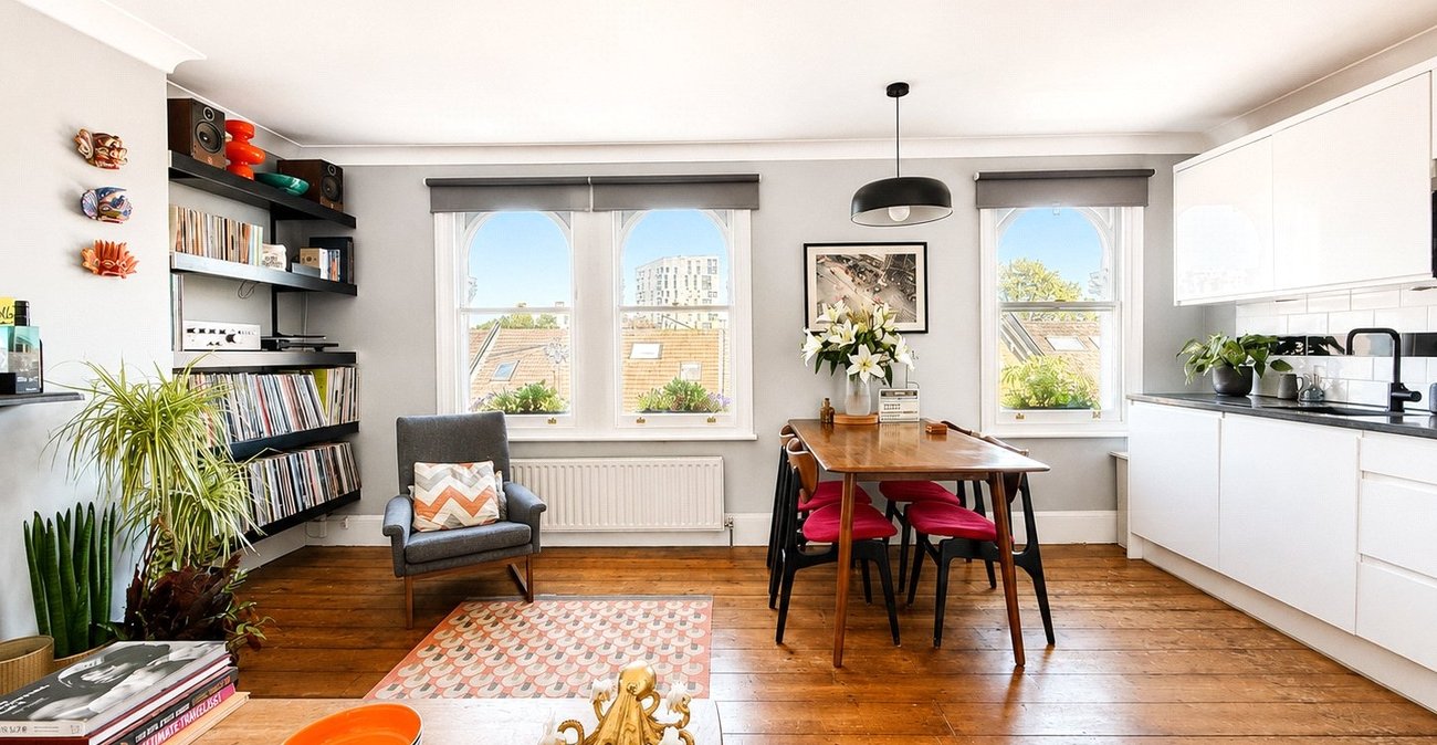 2 bedroom property for sale in London | Robinson Jackson