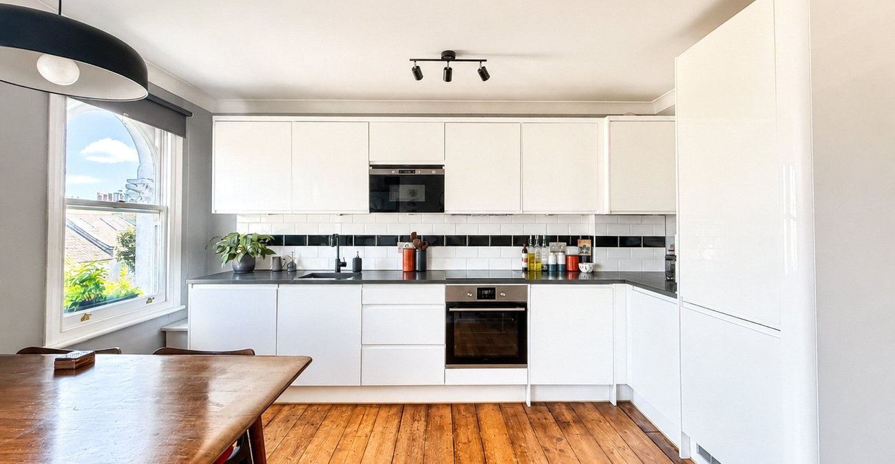 2 bedroom property for sale in London | Robinson Jackson