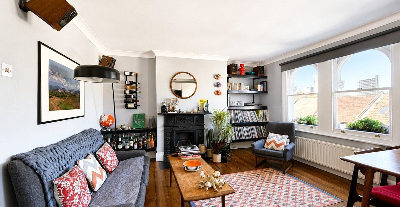 2 bedroom property for sale in London | Robinson Jackson