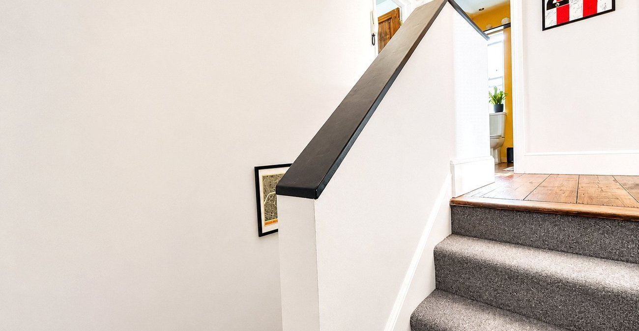 2 bedroom property for sale in London | Robinson Jackson