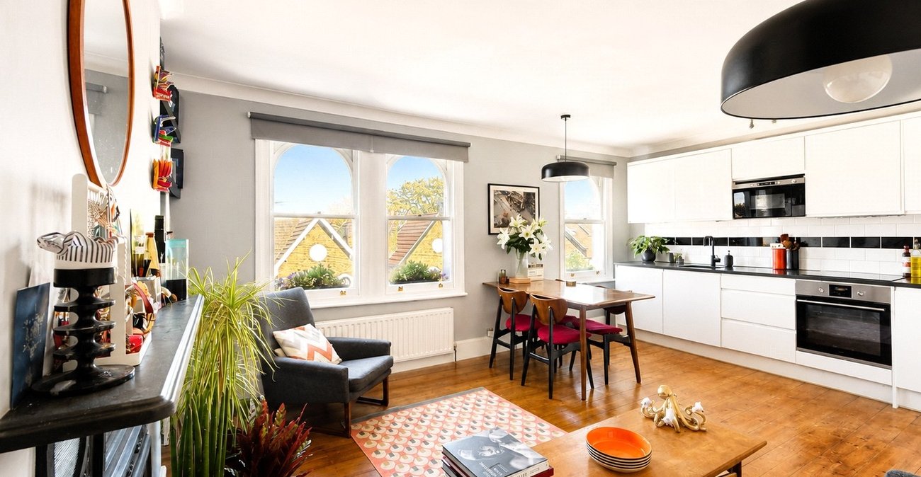 2 bedroom property for sale in London | Robinson Jackson