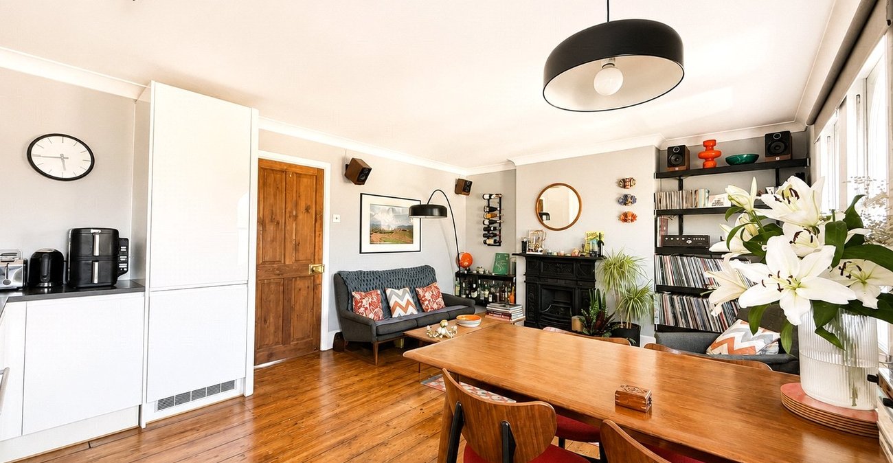 2 bedroom property for sale in London | Robinson Jackson